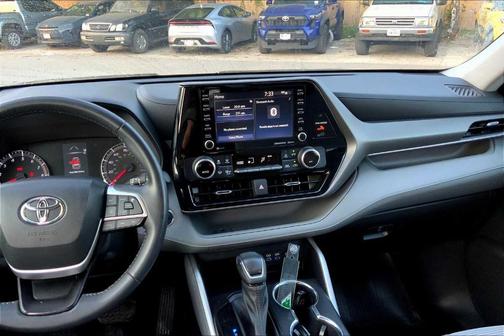 2022 Toyota Highlander LE