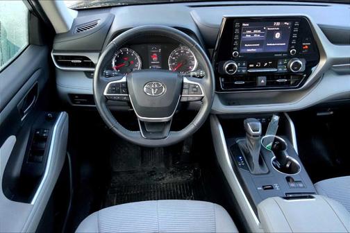2022 Toyota Highlander LE