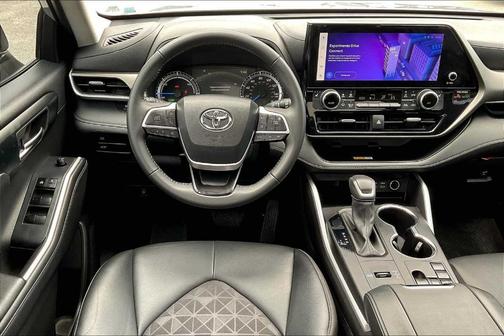 2024 Toyota Highlander Hybrid XLE