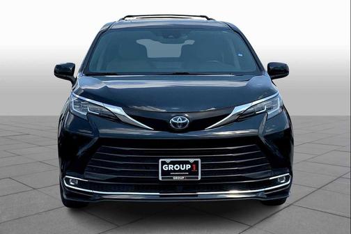 2022 Toyota Sienna XLE 8 Passenger