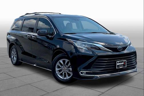 2022 Toyota Sienna XLE 8 Passenger