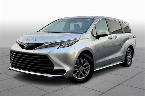 2022 Toyota Sienna LE