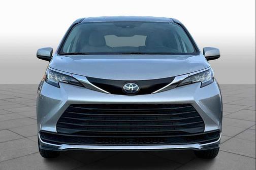 2022 Toyota Sienna LE