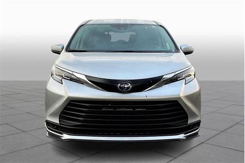 2022 Toyota Sienna LE