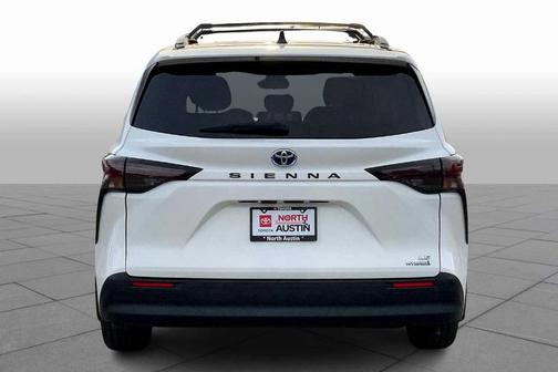 2023 Toyota Sienna LE