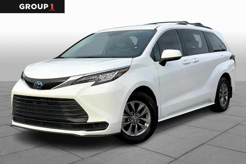 2023 Toyota Sienna LE