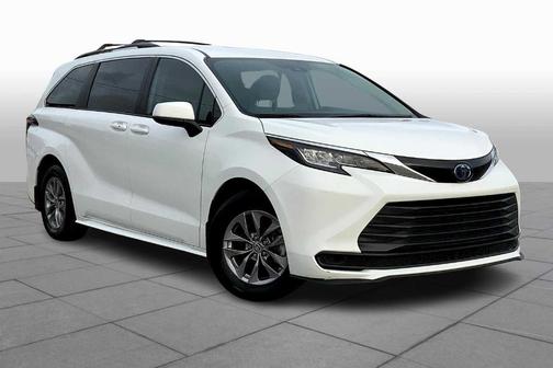 2023 Toyota Sienna LE
