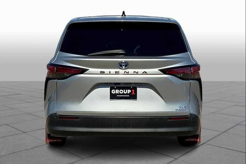 2022 Toyota Sienna XLE 8 Passenger