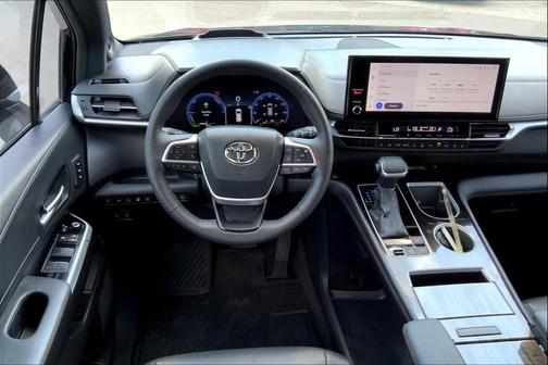 2025 Toyota Sienna Platinum 7 Passenger