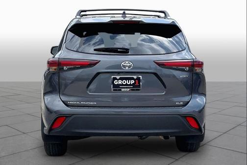 Magnetic Gray Metallic 2025 Toyota Highlander Hybrid XLE