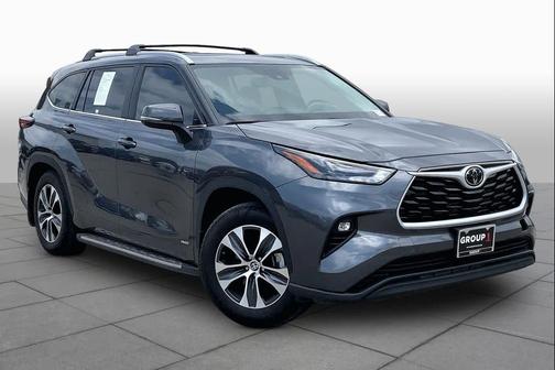 Magnetic Gray Metallic 2025 Toyota Highlander Hybrid XLE
