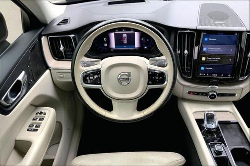 2022 Volvo XC60 B5 Inscription