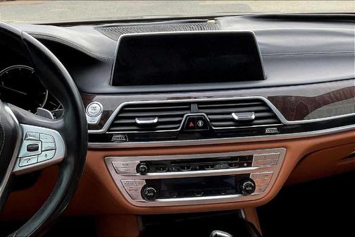 2017 BMW 740 i