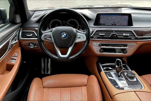 2017 BMW 740 i
