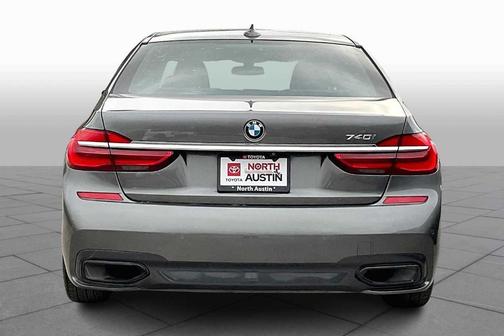 2017 BMW 740 i