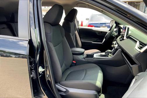 2023 Toyota RAV4 Hybrid LE
