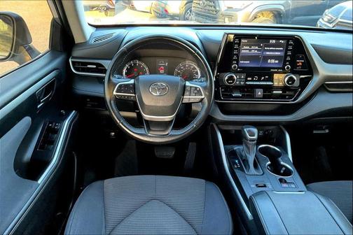 2022 Toyota Highlander LE