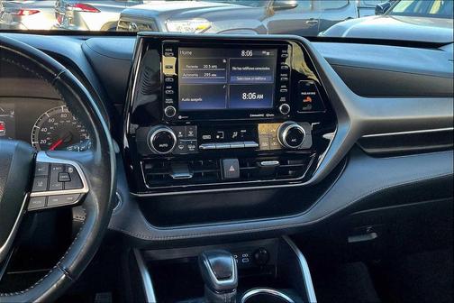 2022 Toyota Highlander LE