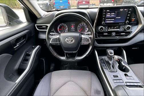 Celestial Silver Metallic 2020 Toyota Highlander LE