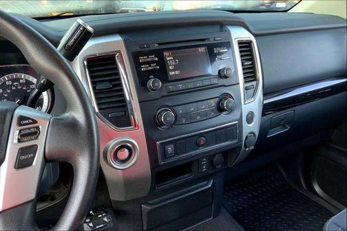 2017 Nissan Titan SV