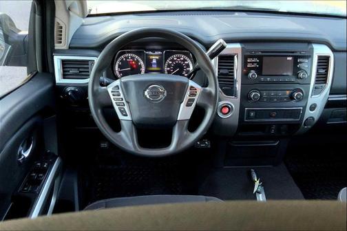 2017 Nissan Titan SV