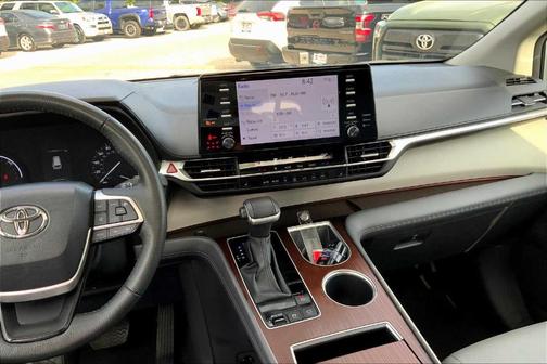 2024 Toyota Sienna XLE
