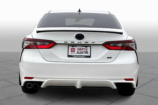 2022 Toyota Camry Hybrid SE