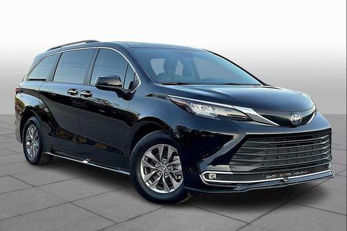 2023 Toyota Sienna XLE 8 Passenger