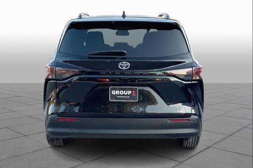 2023 Toyota Sienna XLE 8 Passenger