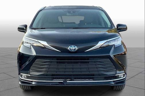 2023 Toyota Sienna XLE 8 Passenger