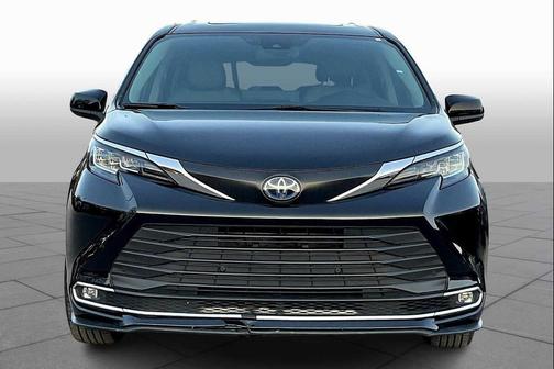 2023 Toyota Sienna XLE 8 Passenger