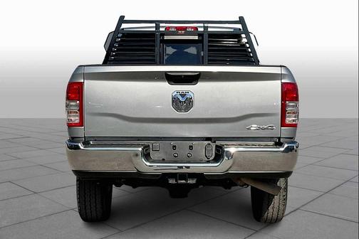 2022 RAM 2500 Tradesman Crew Cab 4x4 6'4' Box