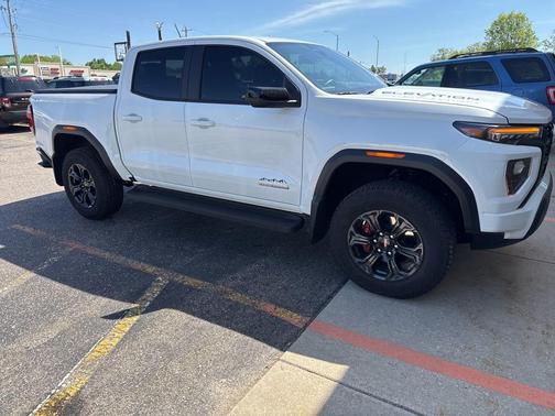Summit White 2024 GMC Canyon Elevation