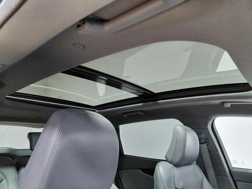 Asher Gray Metallic Clearcoat 2022 Lincoln Nautilus Reserve