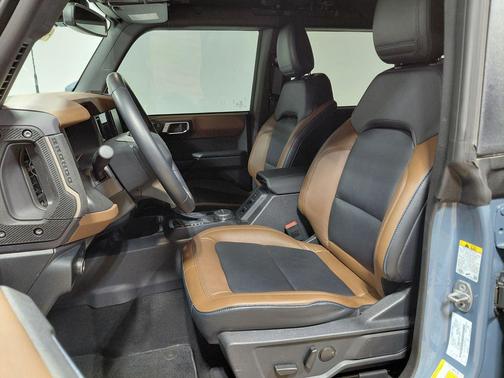 Azure Gray Metallic Tri-Coat 2024 Ford Bronco Outer Banks