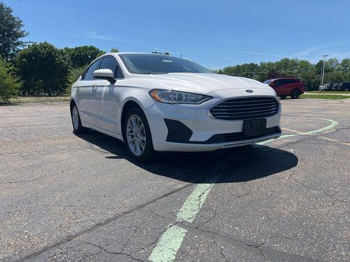 White Platinum Metallic Tri-Coat 2019 Ford Fusion SE