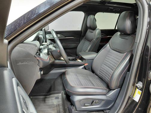 Agate Black Metallic 2025 Ford Explorer ST-Line
