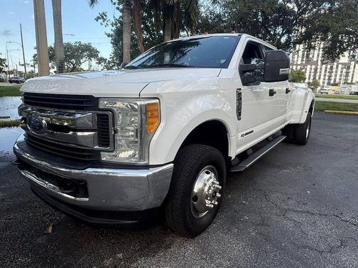 Oxford White 2017 Ford F-350 XLT