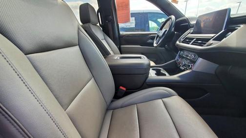 White Frost Tricoat 2023 GMC Yukon SLT