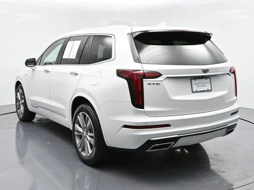 2025 Cadillac XT6 Premium Luxury FWD
