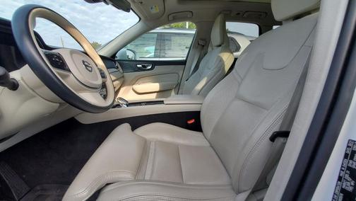 2022 Volvo XC60 B5 Inscription
