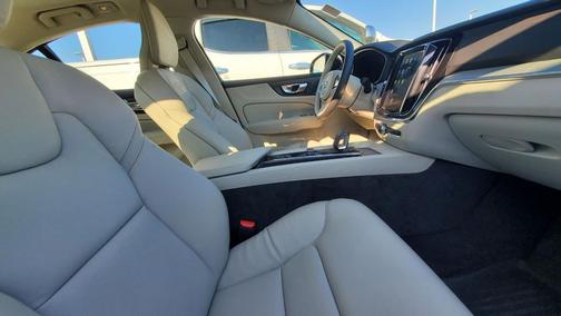 2025 Volvo S60 B5 Plus