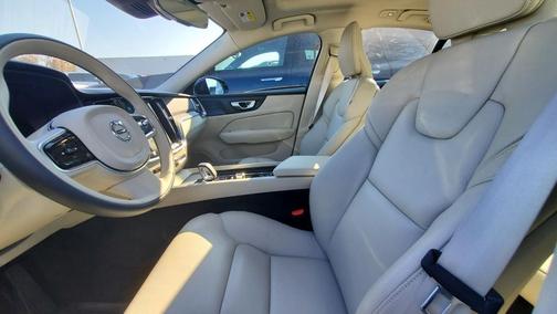 2025 Volvo S60 B5 Plus