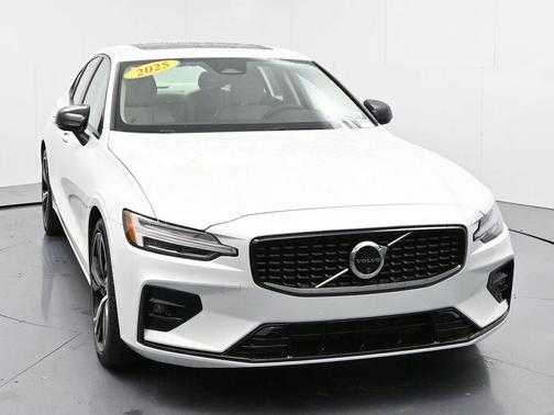 2025 Volvo S60 B5 Plus