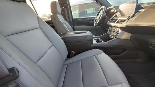 White Frost Tricoat 2023 GMC Yukon SLT