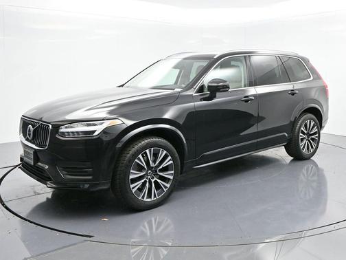 2022 Volvo XC90 T6 Momentum