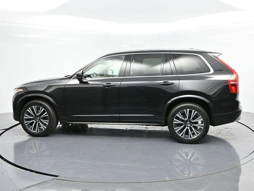 2022 Volvo XC90 T6 Momentum