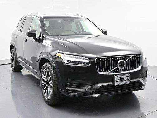 2022 Volvo XC90 T6 Momentum