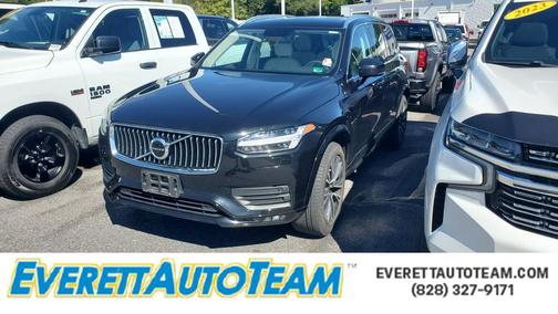 2022 Volvo XC90 T6 Momentum