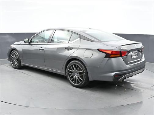 2022 Nissan Altima SR FWD